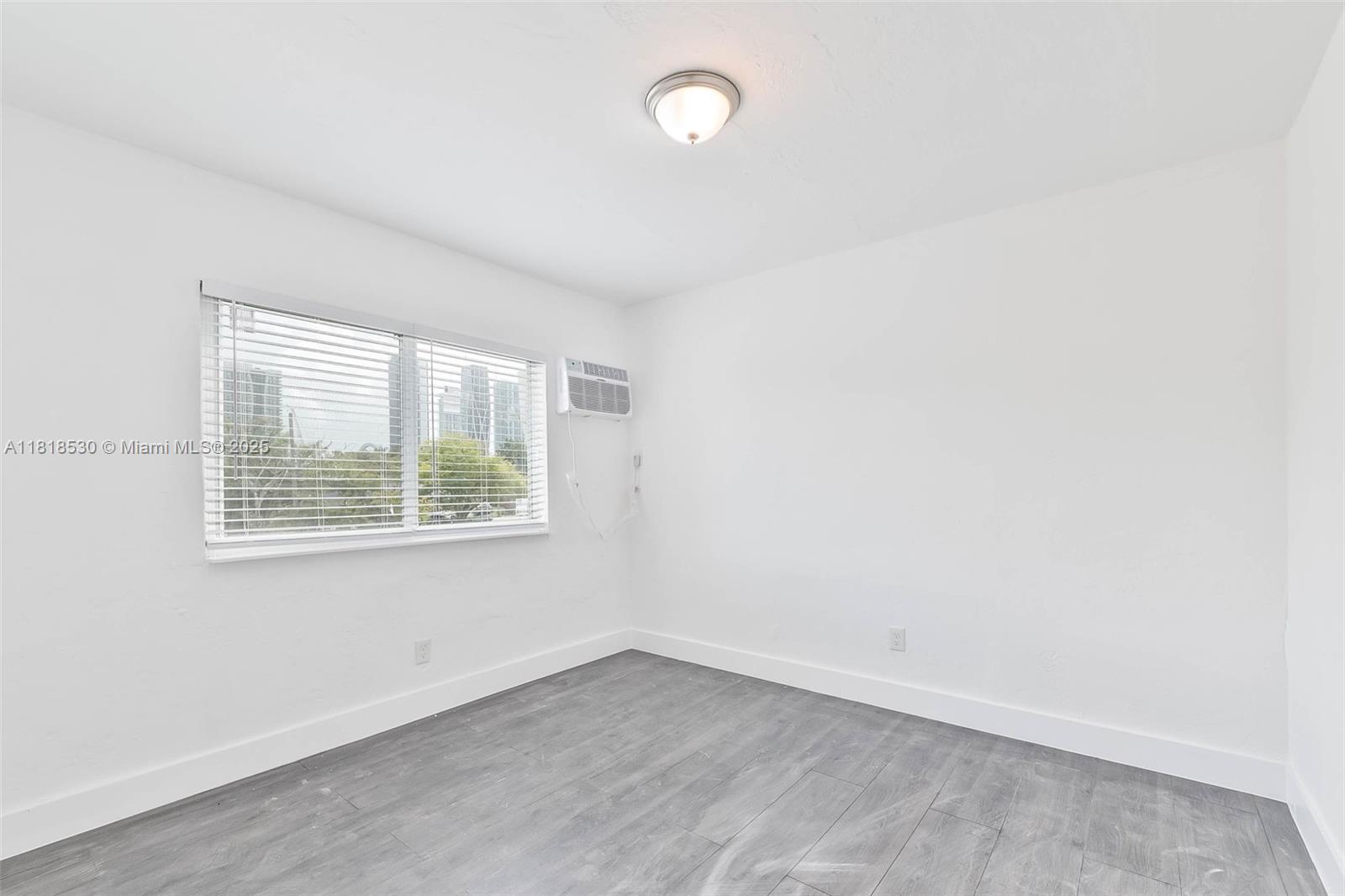 212 NW 15th St Miami, FL 33136