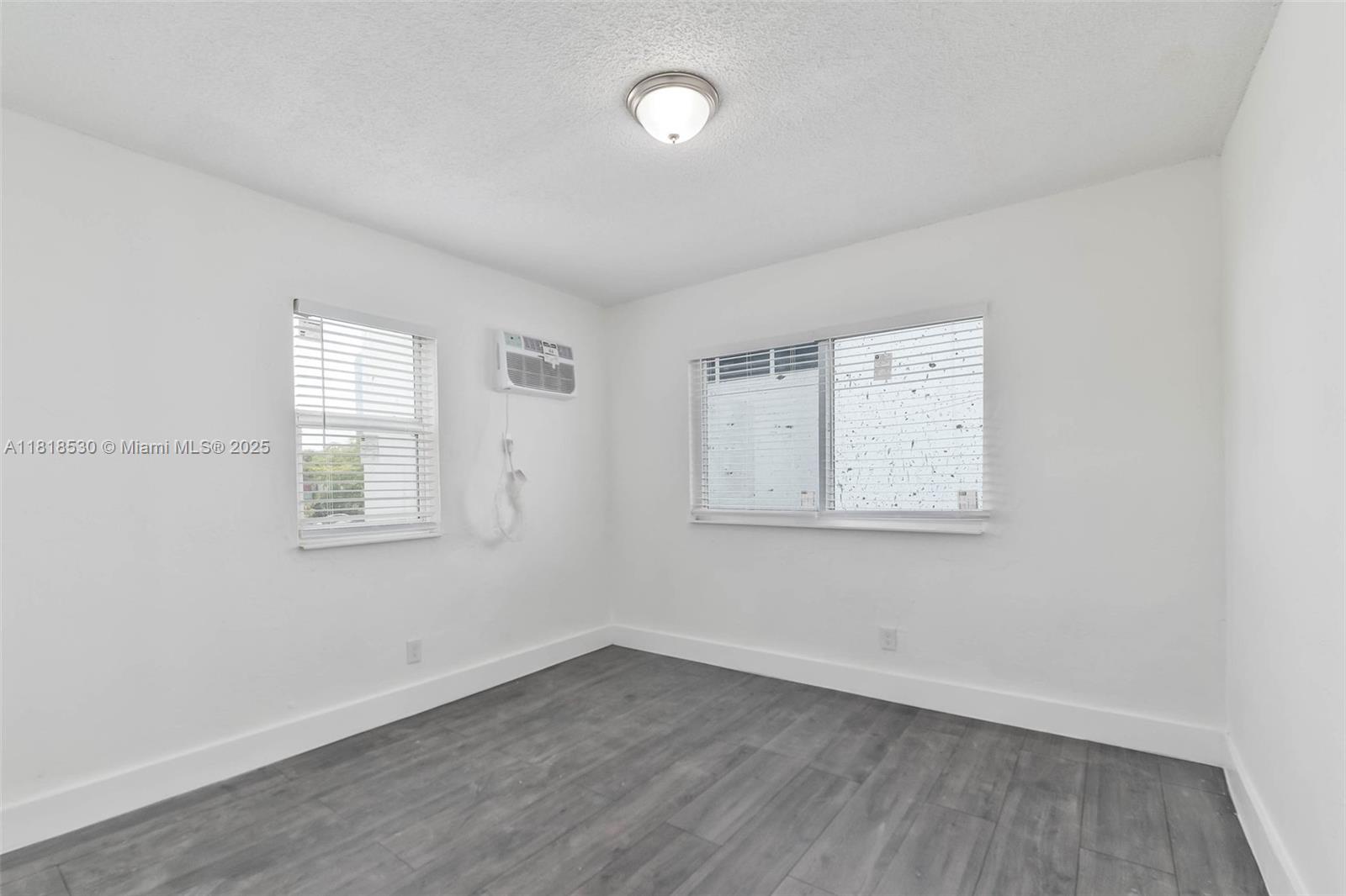 212 NW 15th St Miami, FL 33136