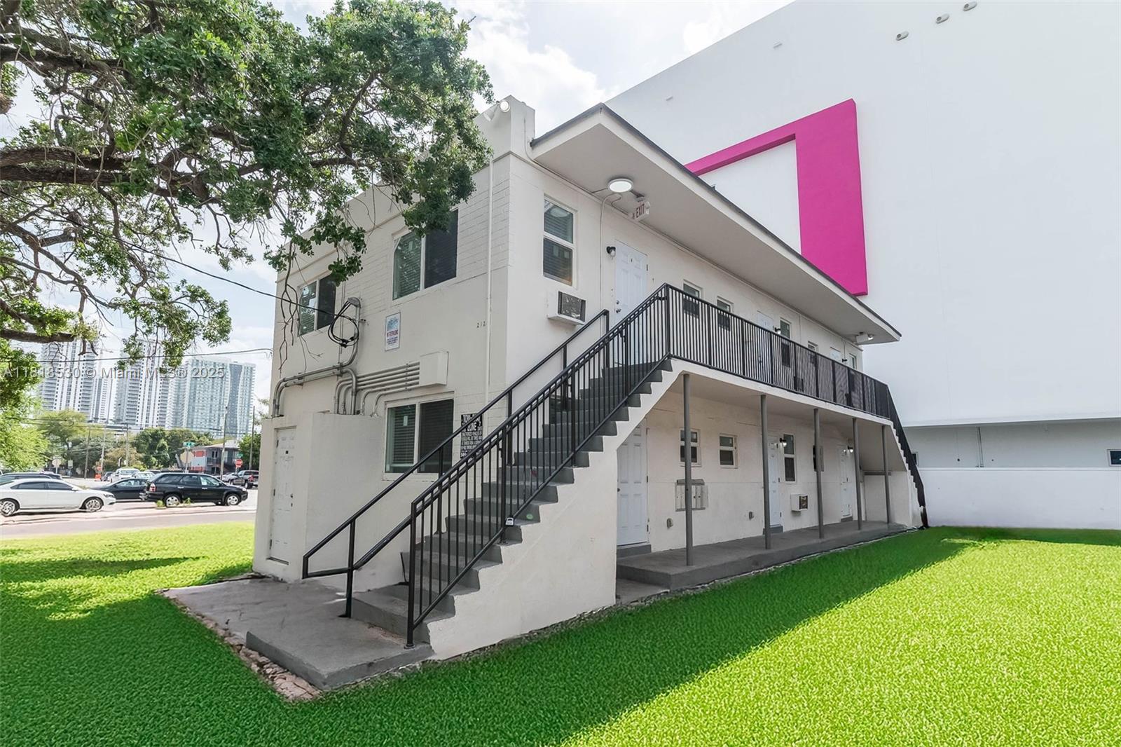 212 NW 15th St Miami, FL 33136