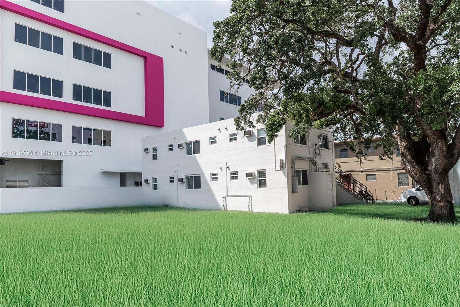 212 NW 15th St Miami, FL 33136