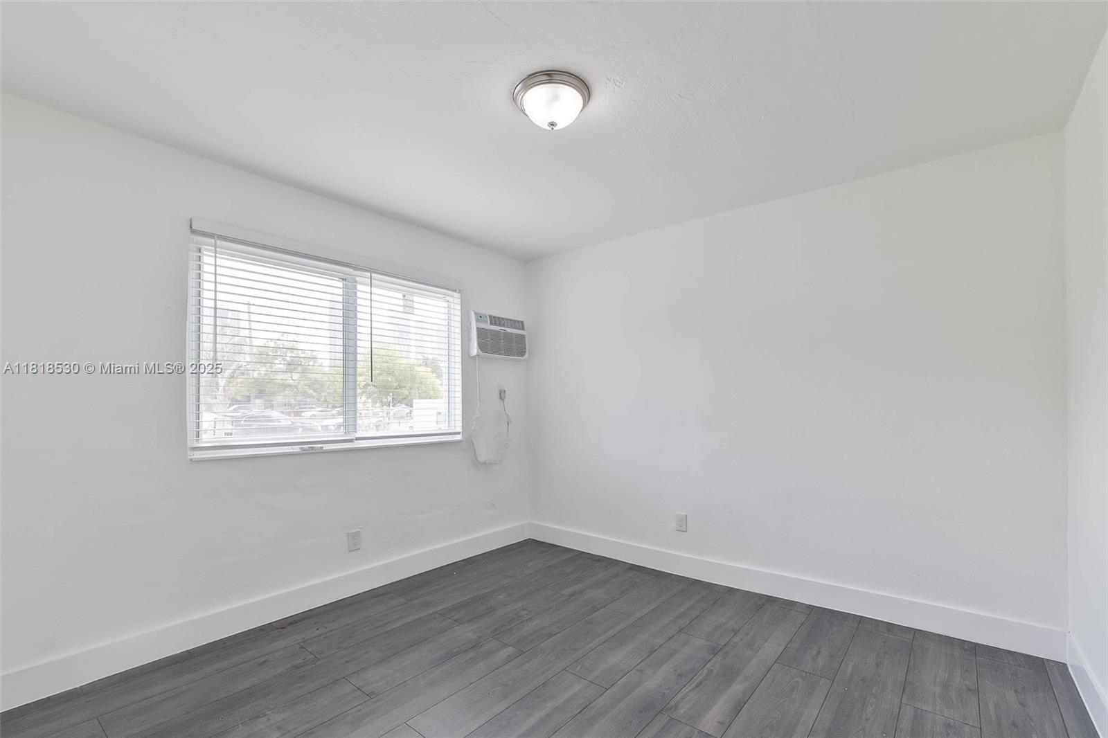 212 NW 15th St Miami, FL 33136