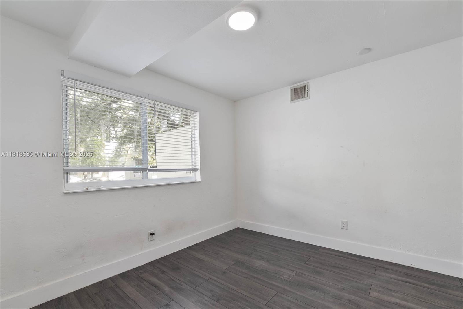 212 NW 15th St Miami, FL 33136