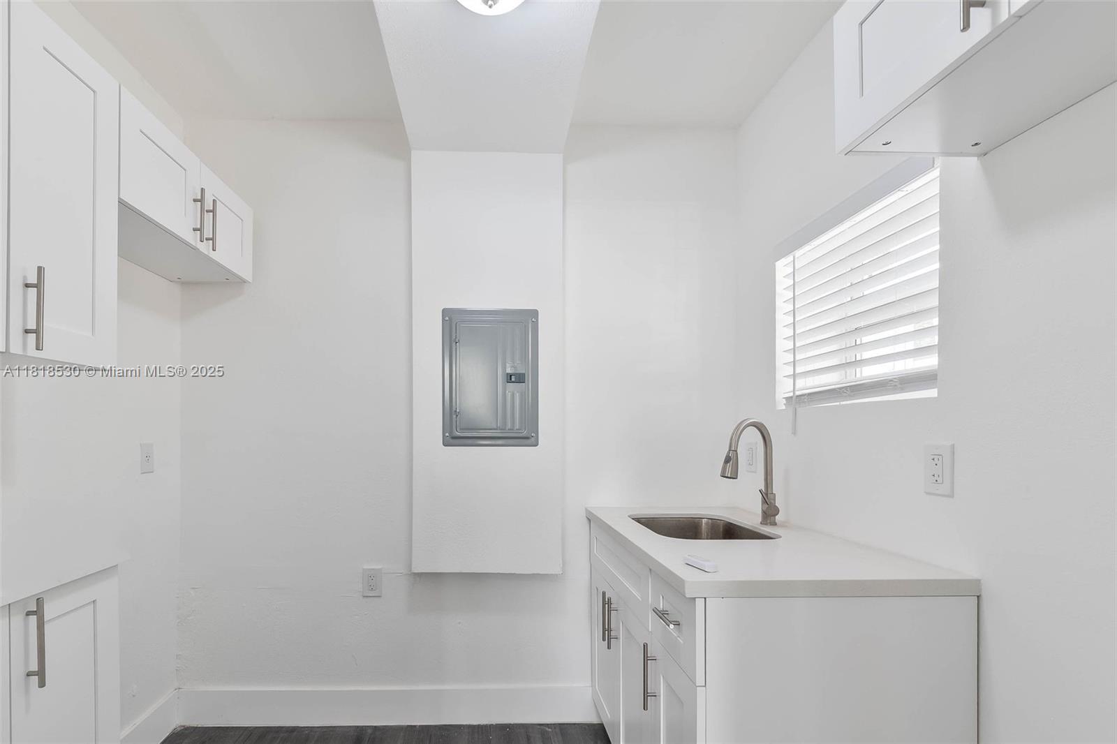 212 NW 15th St Miami, FL 33136