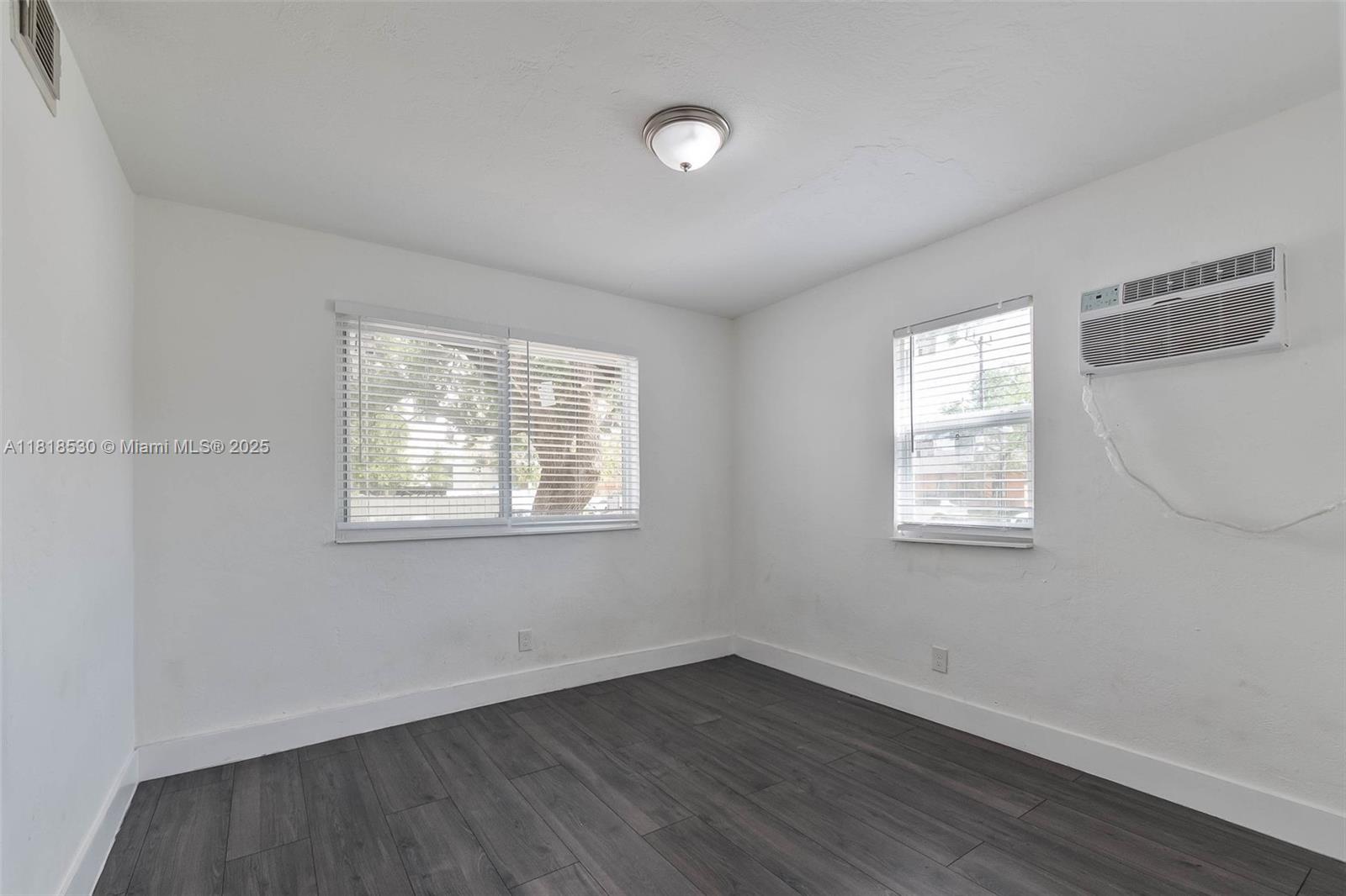 212 NW 15th St Miami, FL 33136