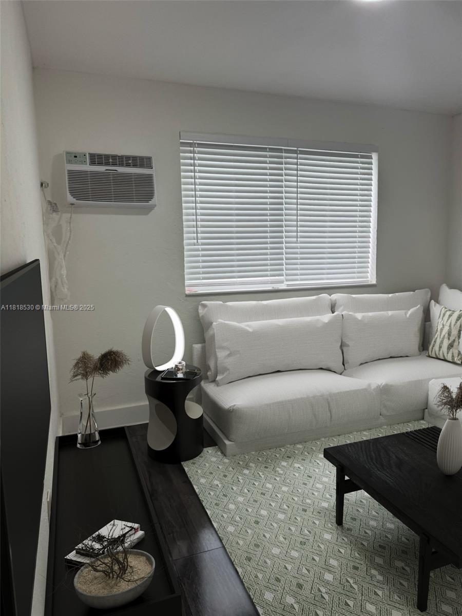 212 NW 15th St Miami, FL 33136