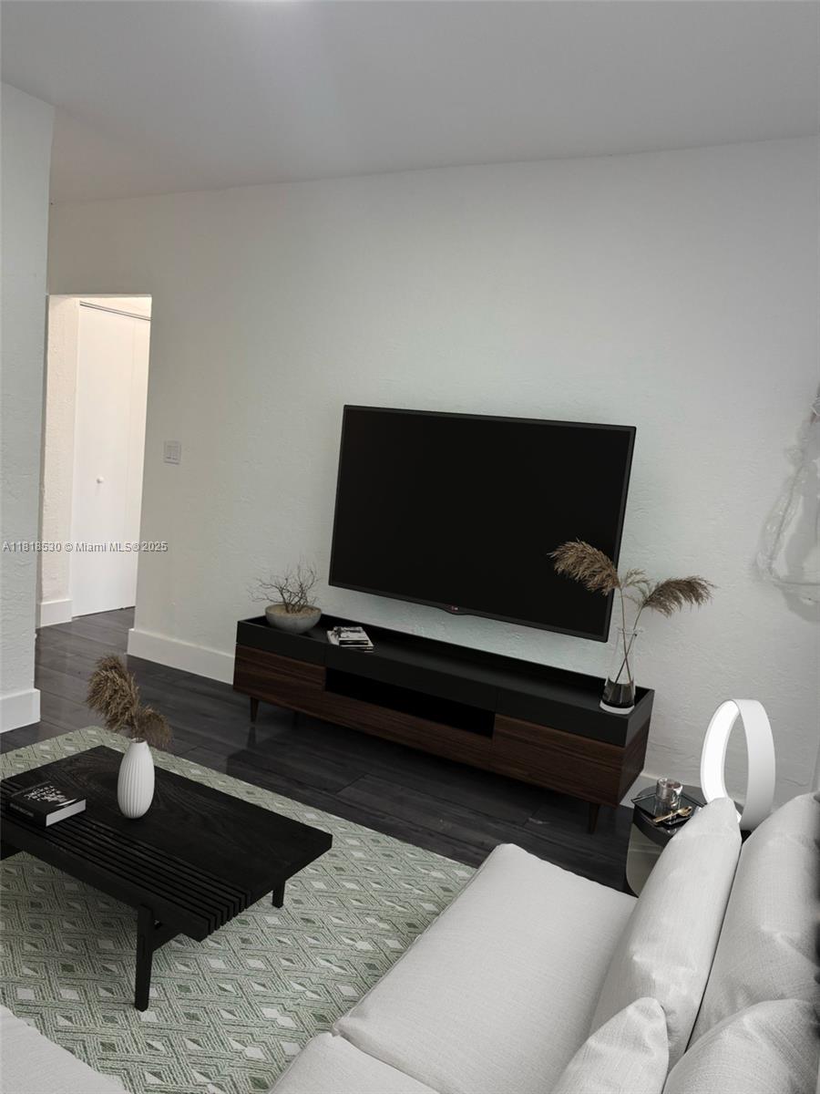 212 NW 15th St Miami, FL 33136