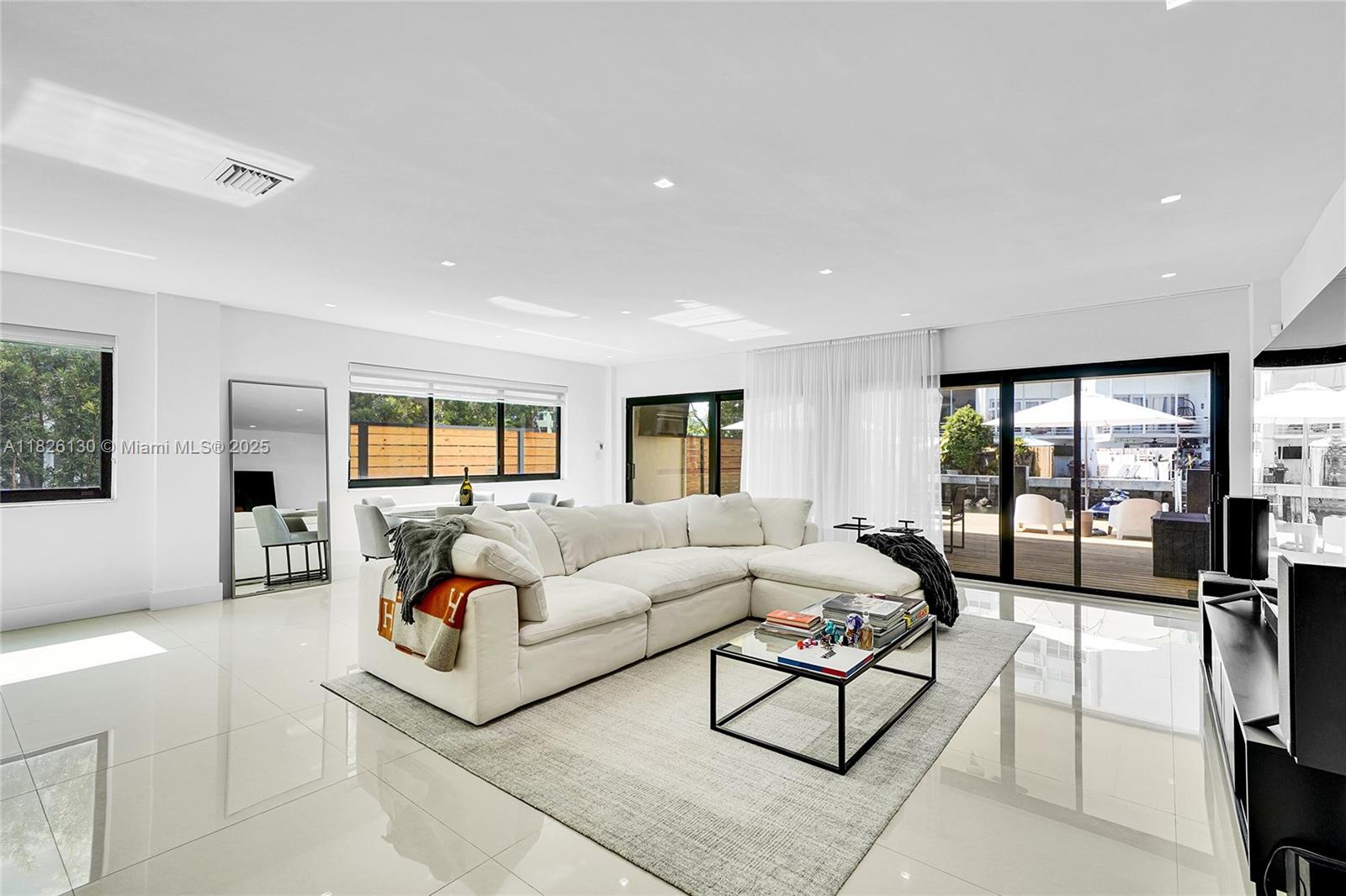 830 Raymond St Miami Beach, FL 33141