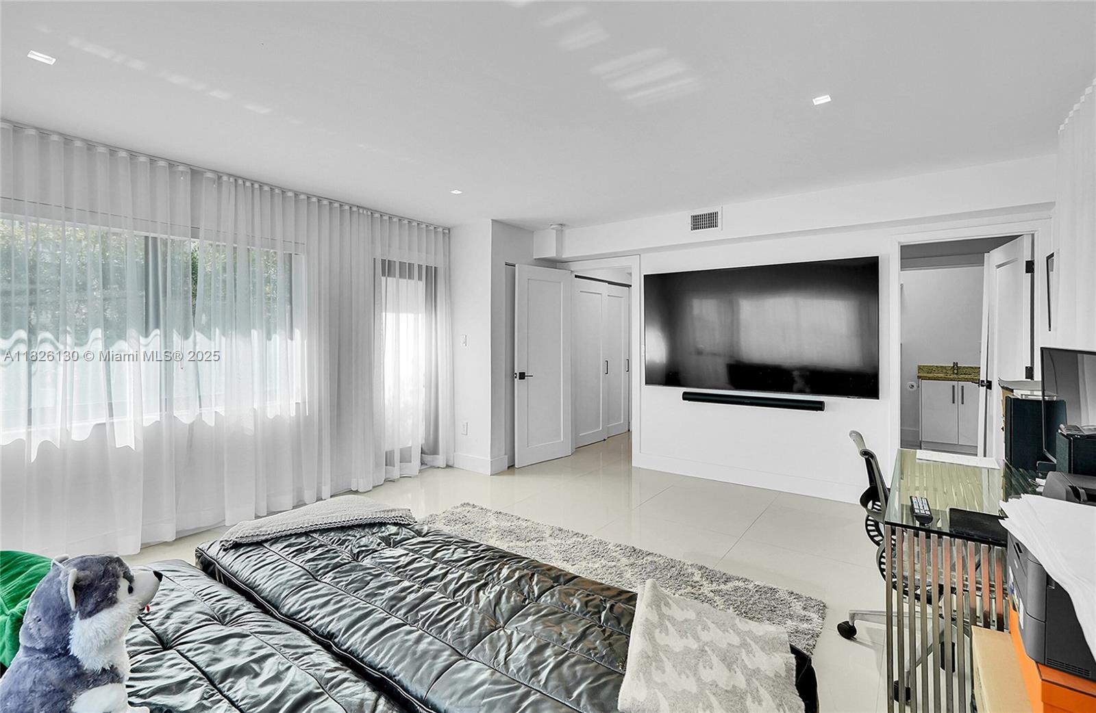 830 Raymond St Miami Beach, FL 33141