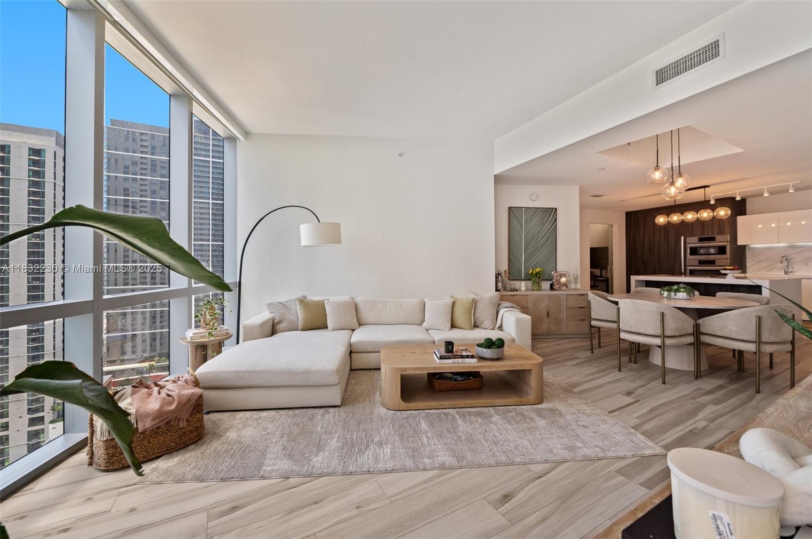 image Paramount Miami World Cen10