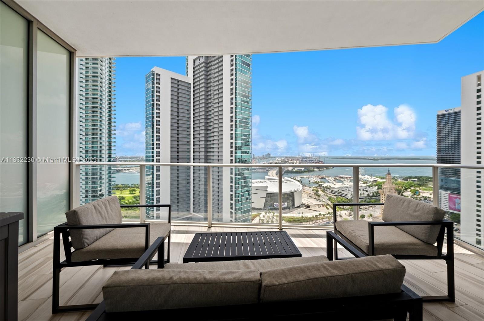 image Paramount Miami World Cen14