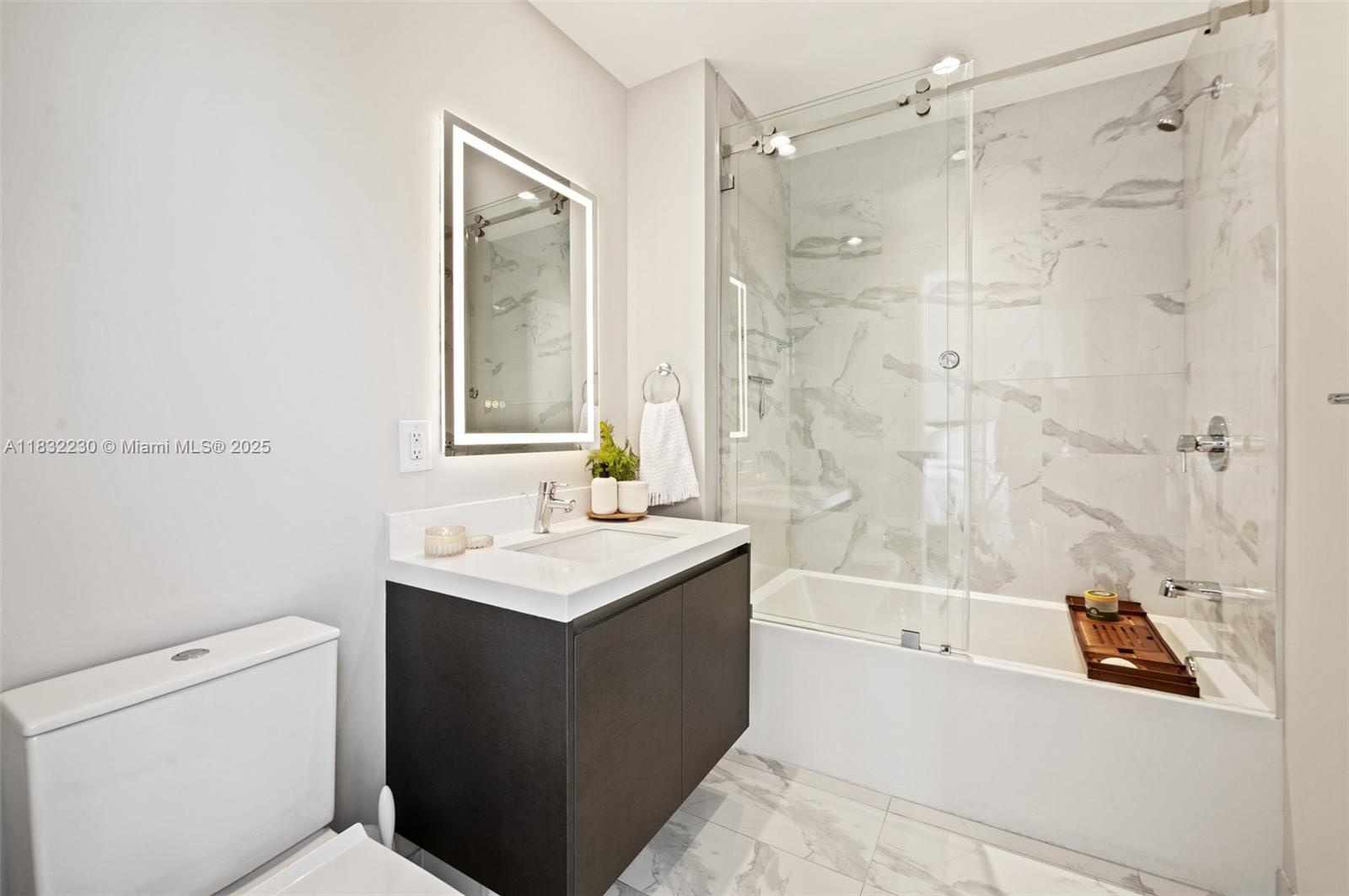 image Paramount Miami World Cen21