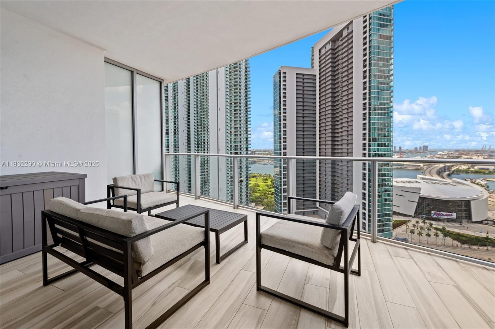 image Paramount Miami World Cen26