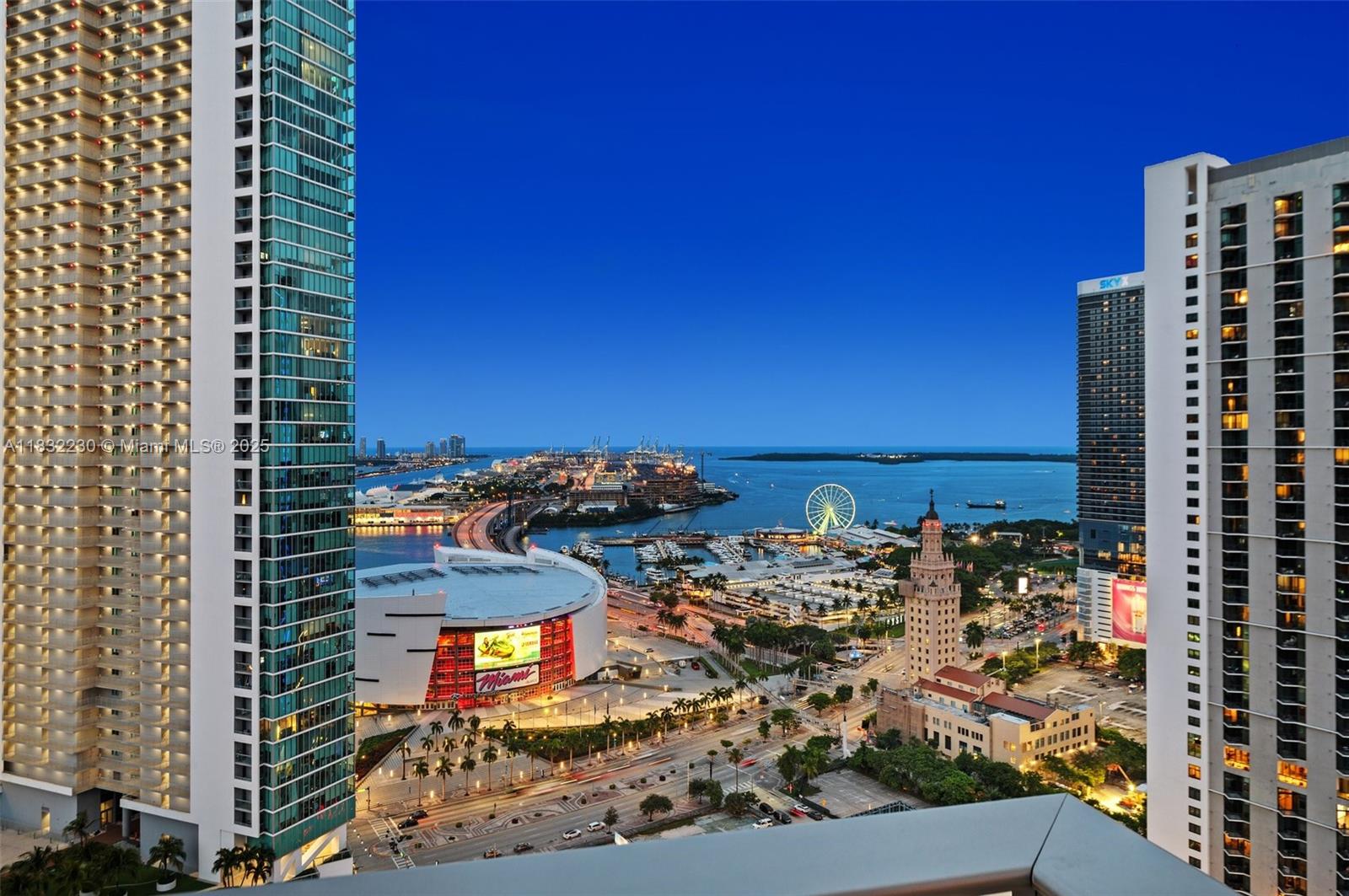 image Paramount Miami World Cen28