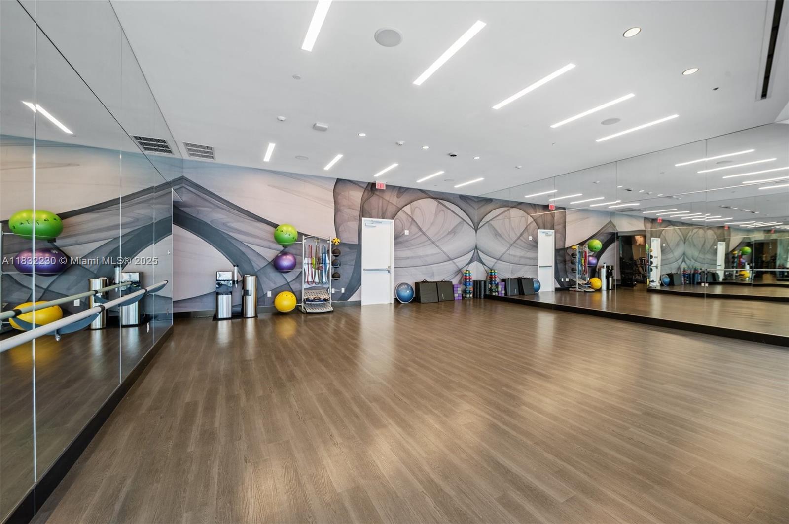 image Paramount Miami World Cen33