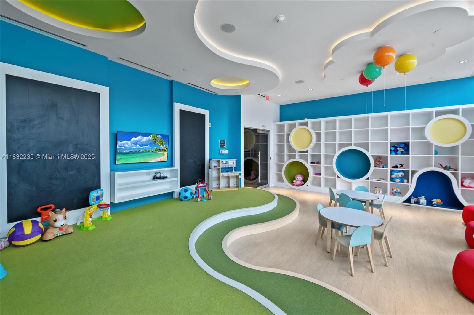 image Paramount Miami World Cen35