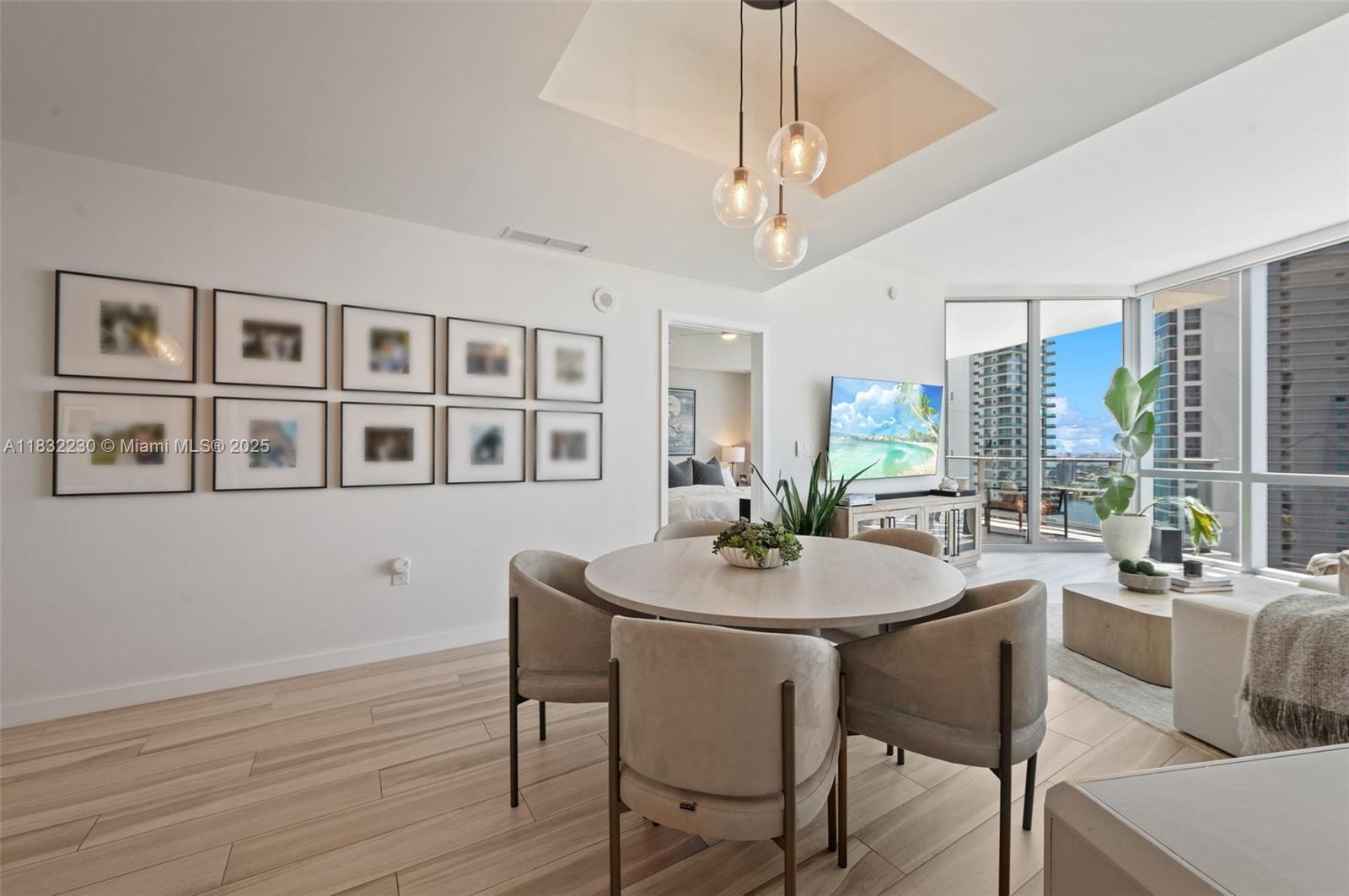 image Paramount Miami World Cen8