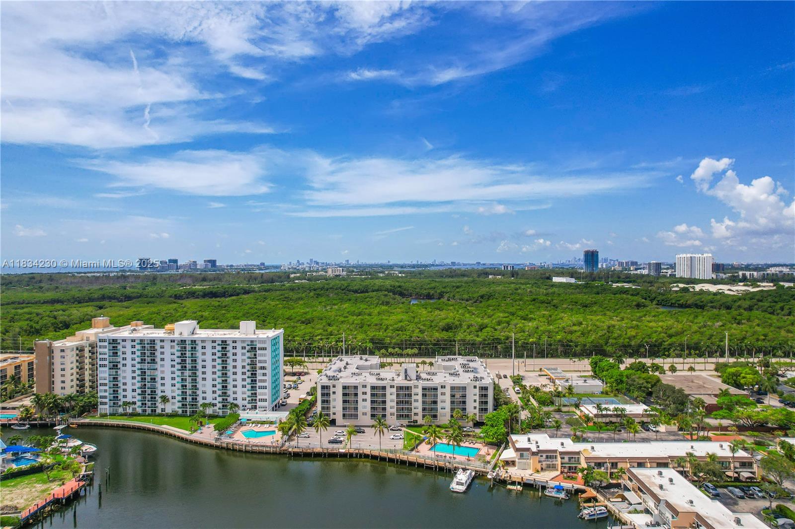 2821 N Sunny Isles Blvd #3R