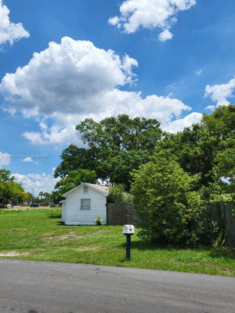 2611 Hiawatha Ave