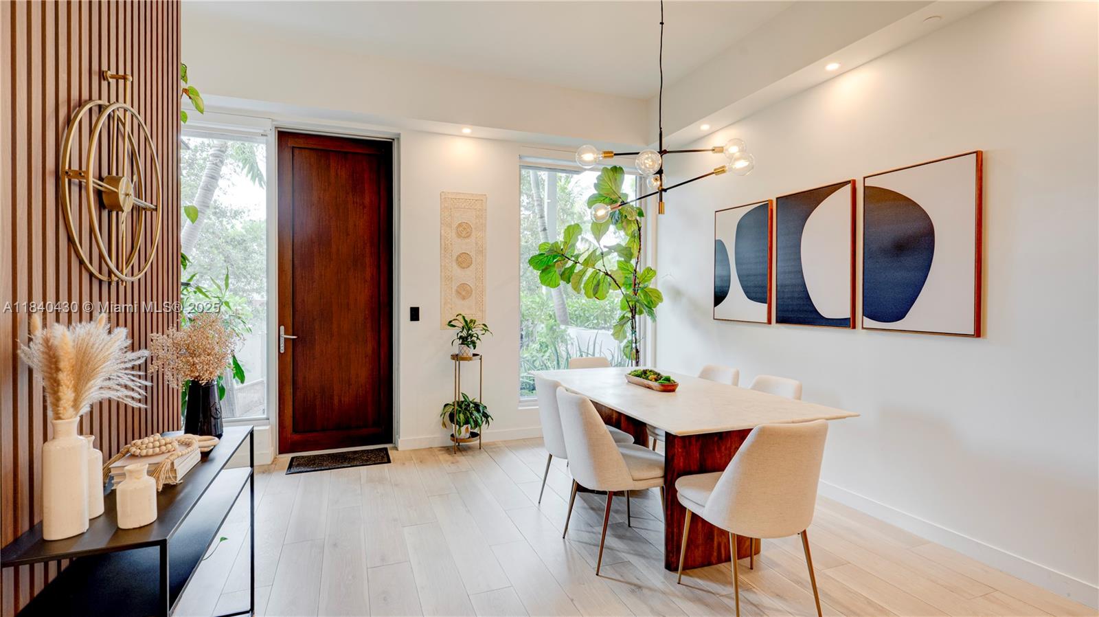 545 SW 11th St #105 Miami, FL 33129