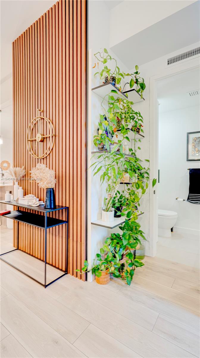 545 SW 11th St #105 Miami, FL 33129