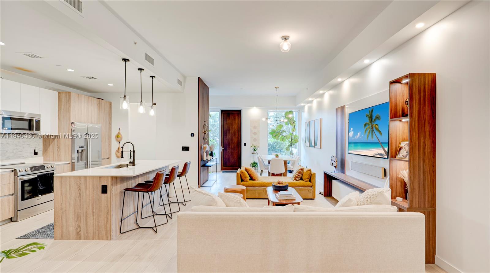 545 SW 11th St #105 Miami, FL 33129