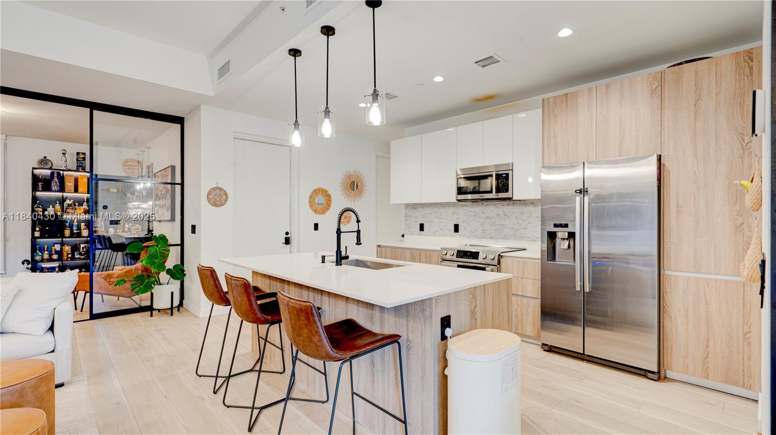 545 SW 11th St #105 Miami, FL 33129