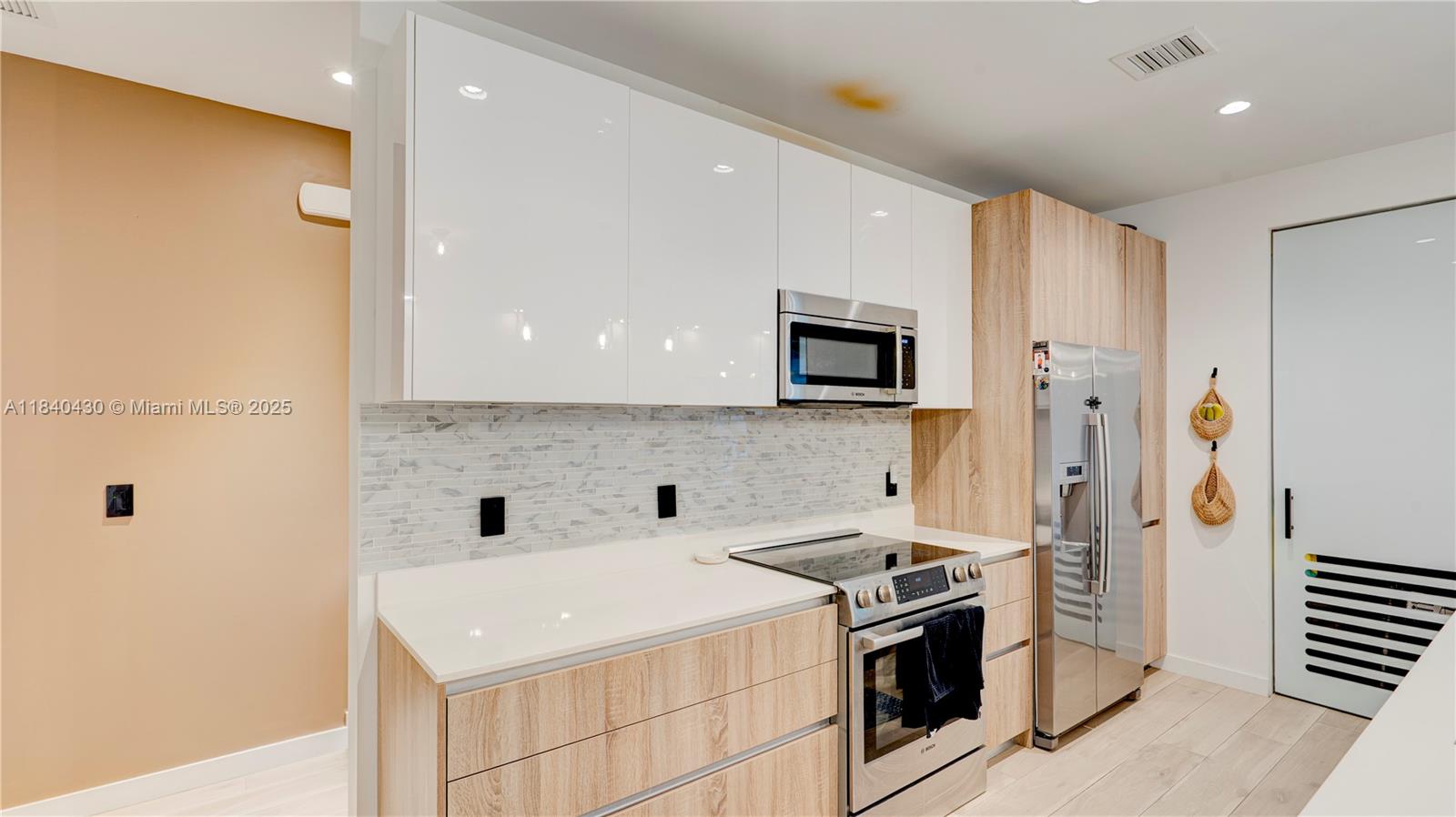 545 SW 11th St #105 Miami, FL 33129