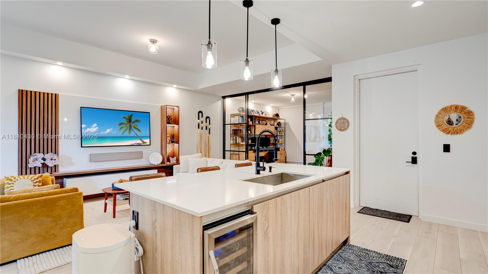 545 SW 11th St #105 Miami, FL 33129