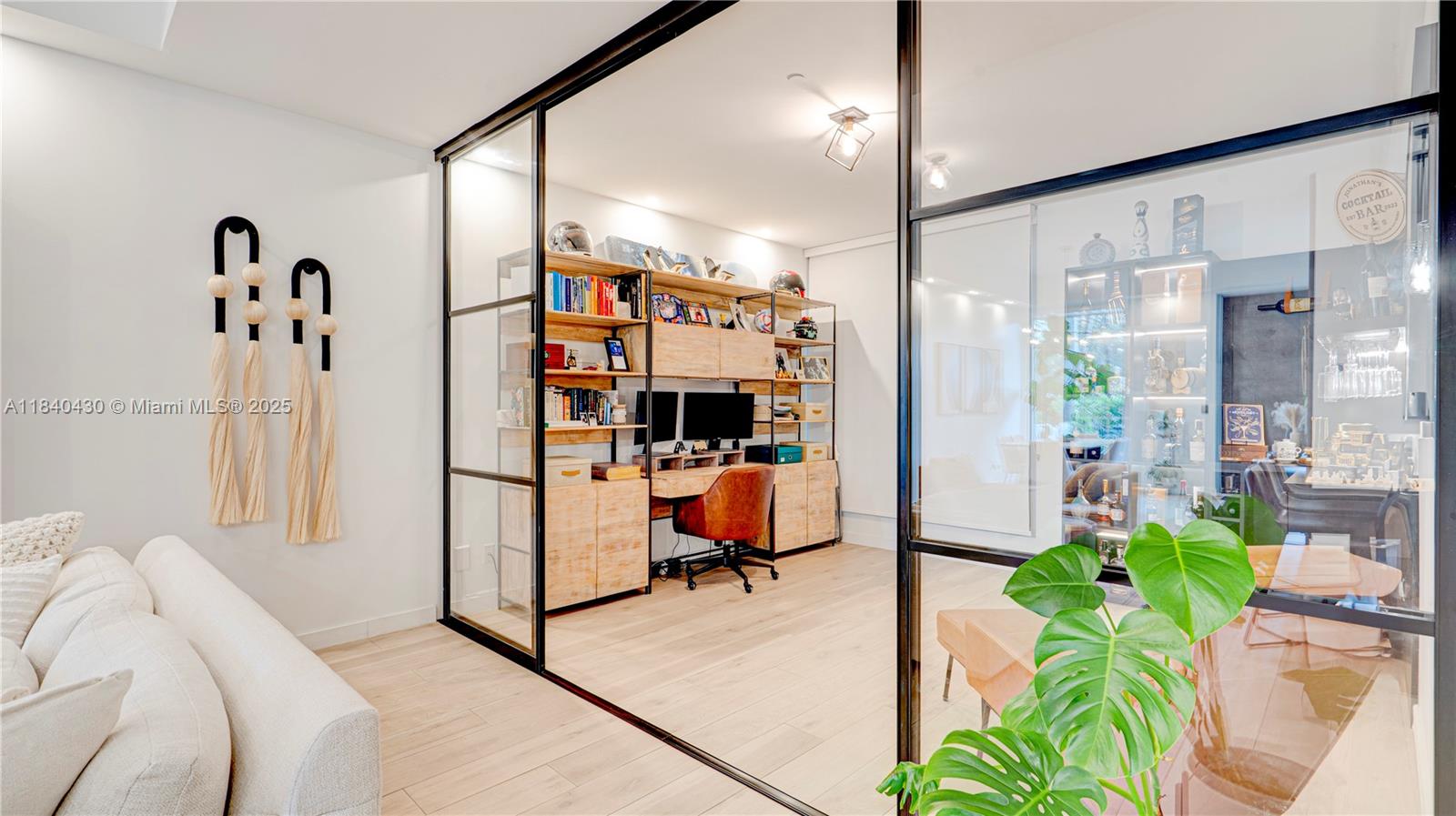 545 SW 11th St #105 Miami, FL 33129