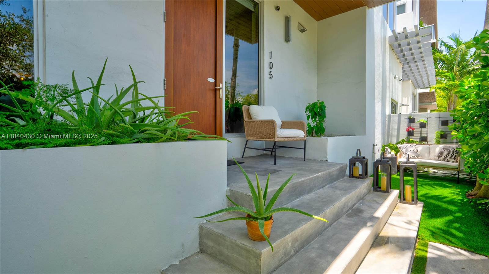 545 SW 11th St #105 Miami, FL 33129