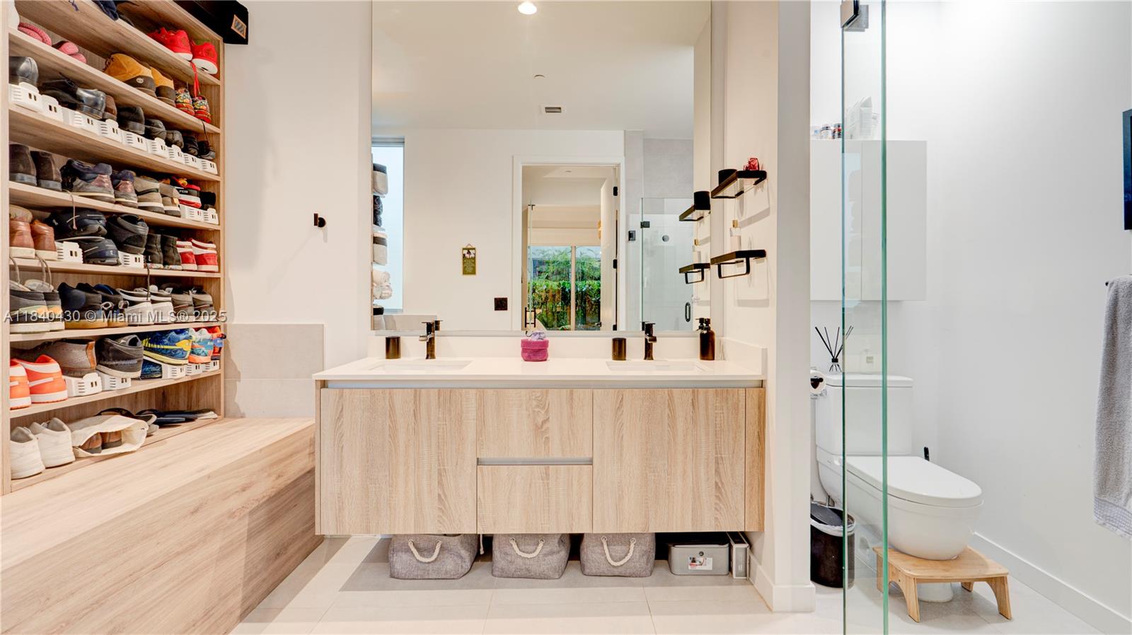 545 SW 11th St #105 Miami, FL 33129