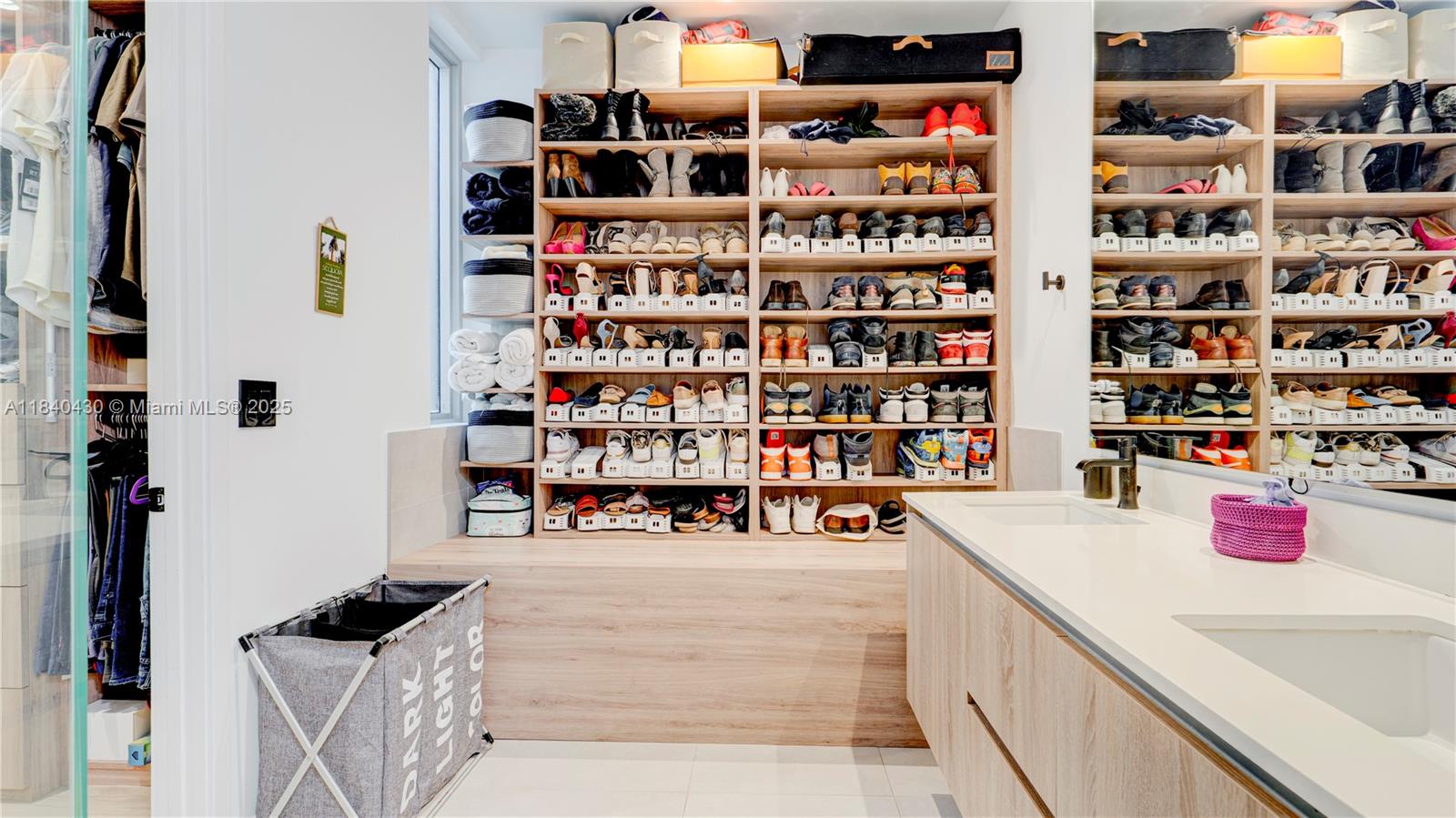 545 SW 11th St #105 Miami, FL 33129