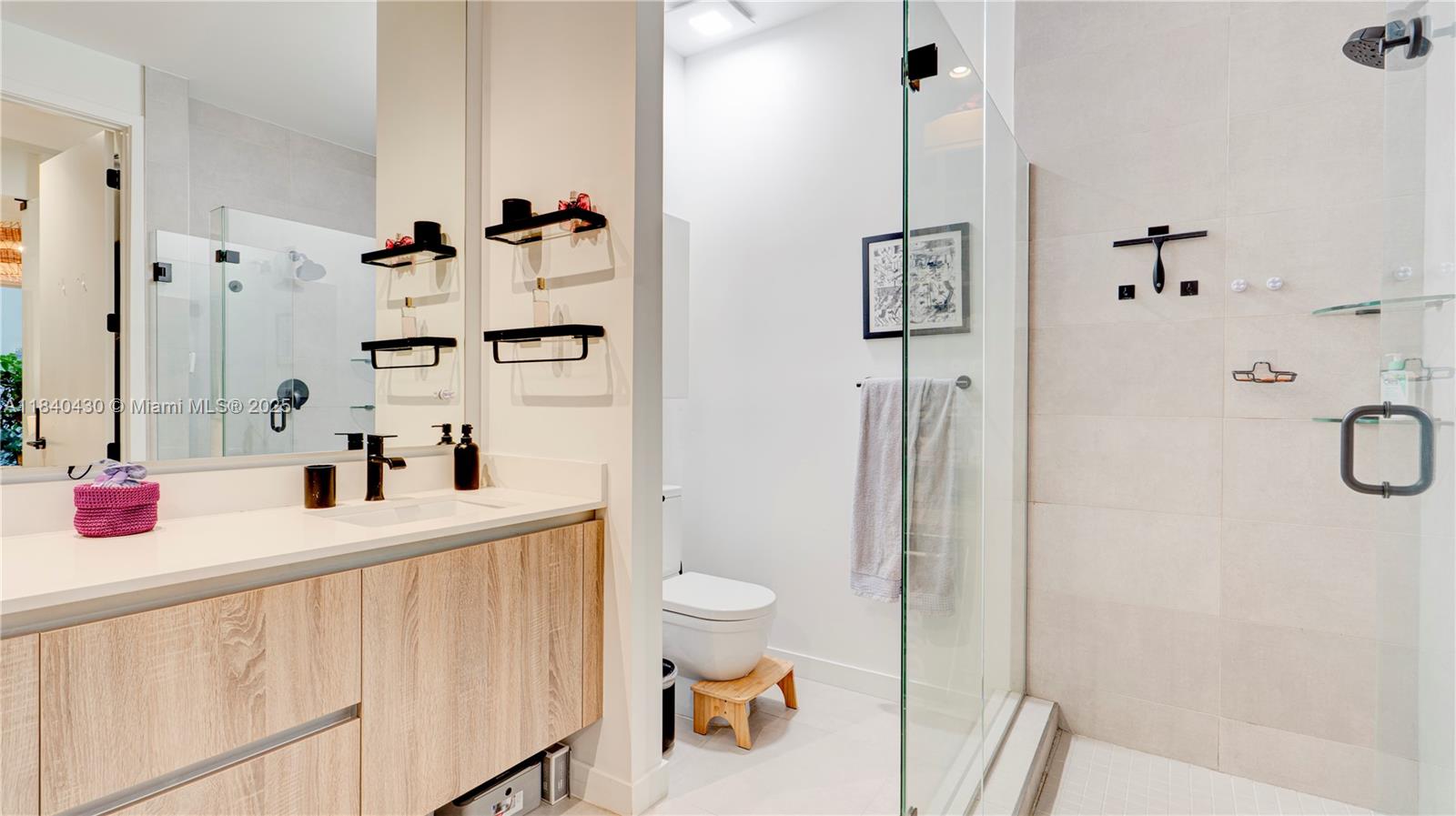 545 SW 11th St #105 Miami, FL 33129