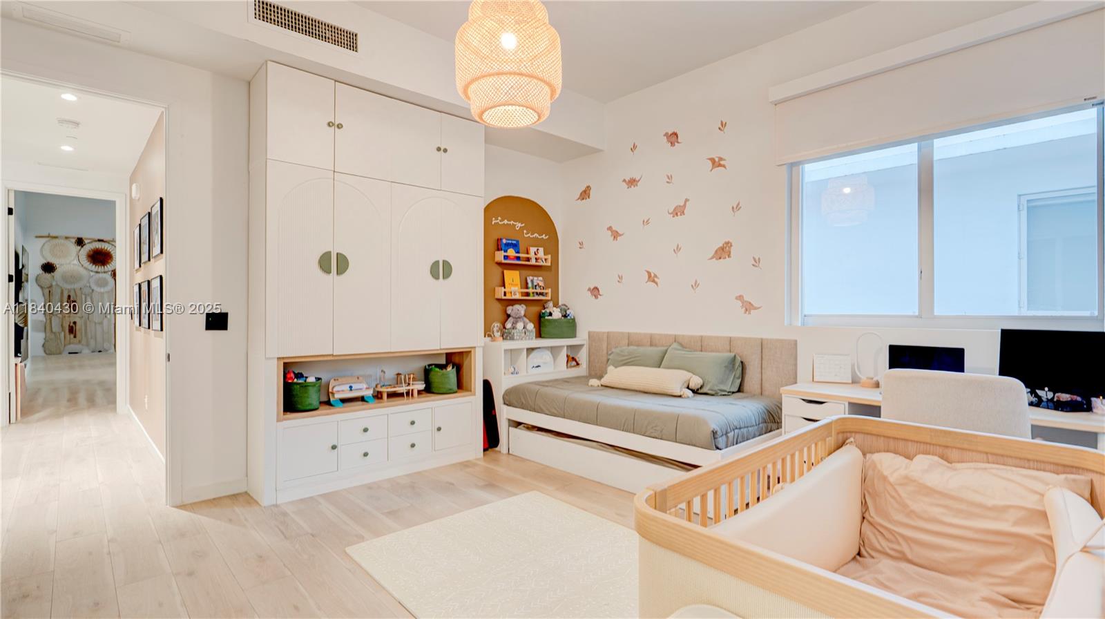 545 SW 11th St #105 Miami, FL 33129