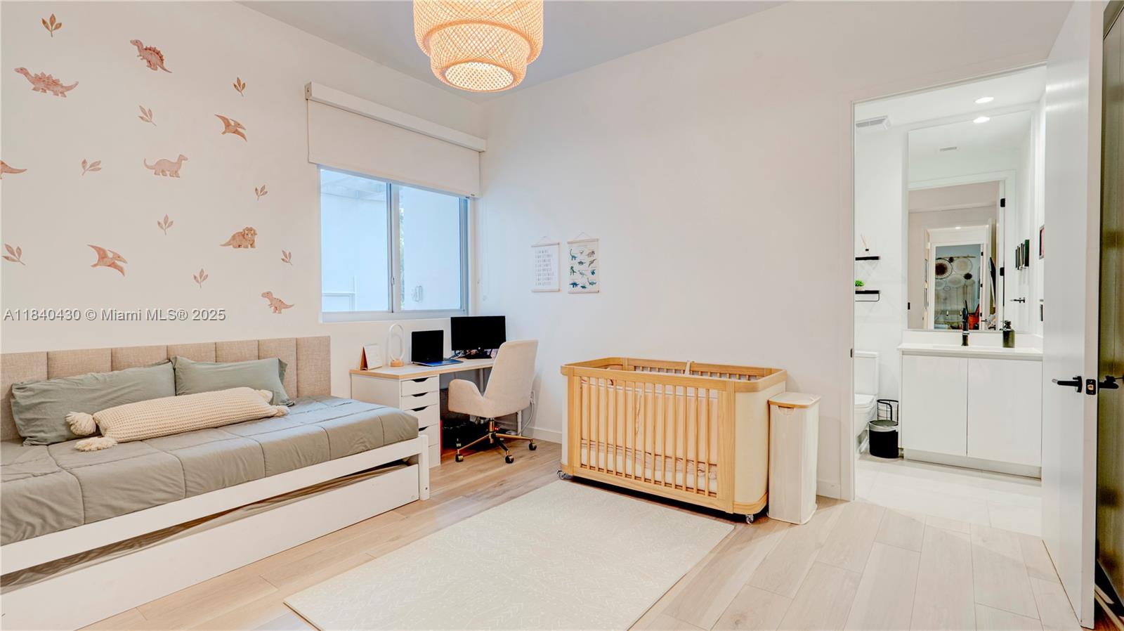 545 SW 11th St #105 Miami, FL 33129