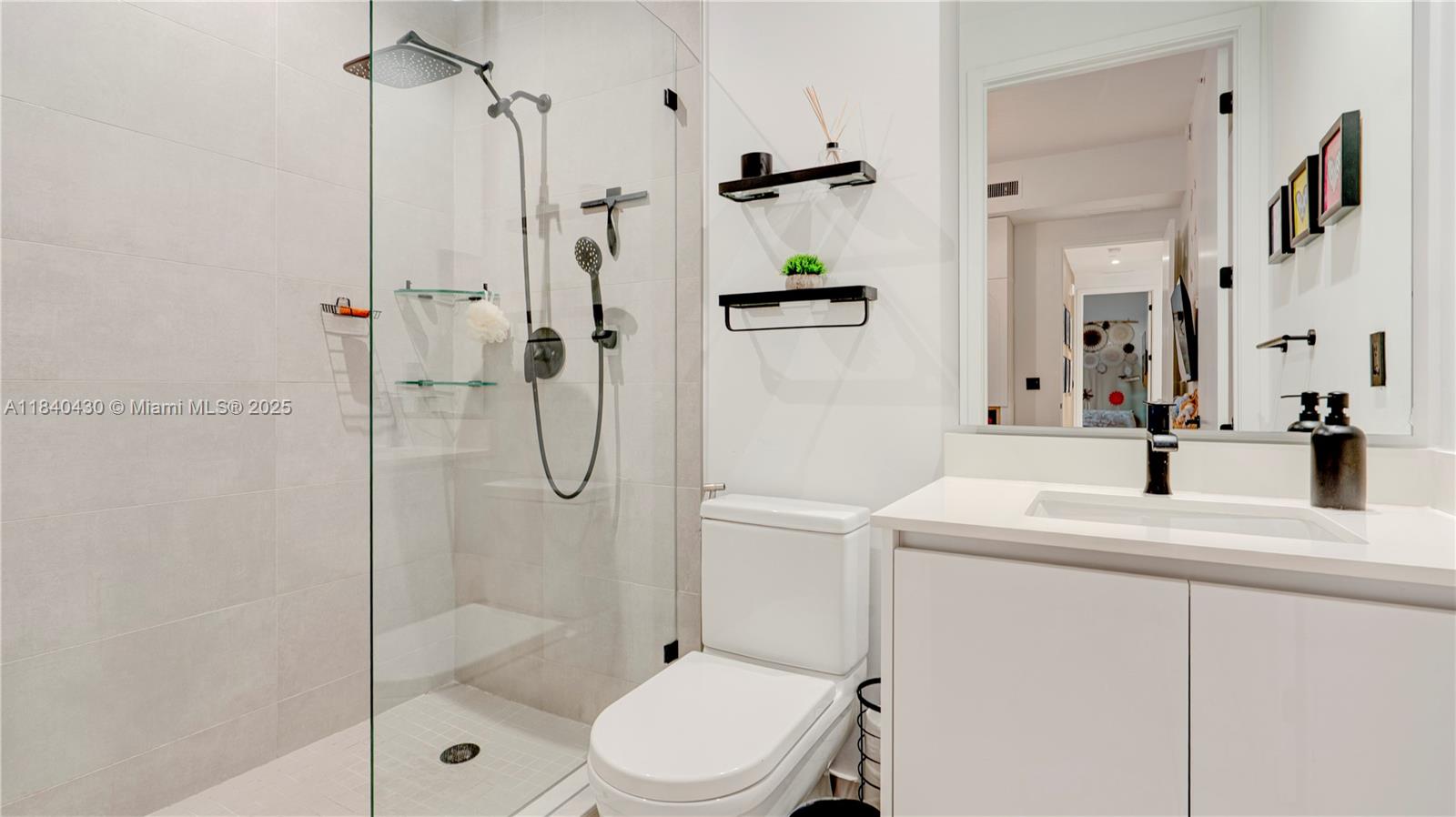 545 SW 11th St #105 Miami, FL 33129