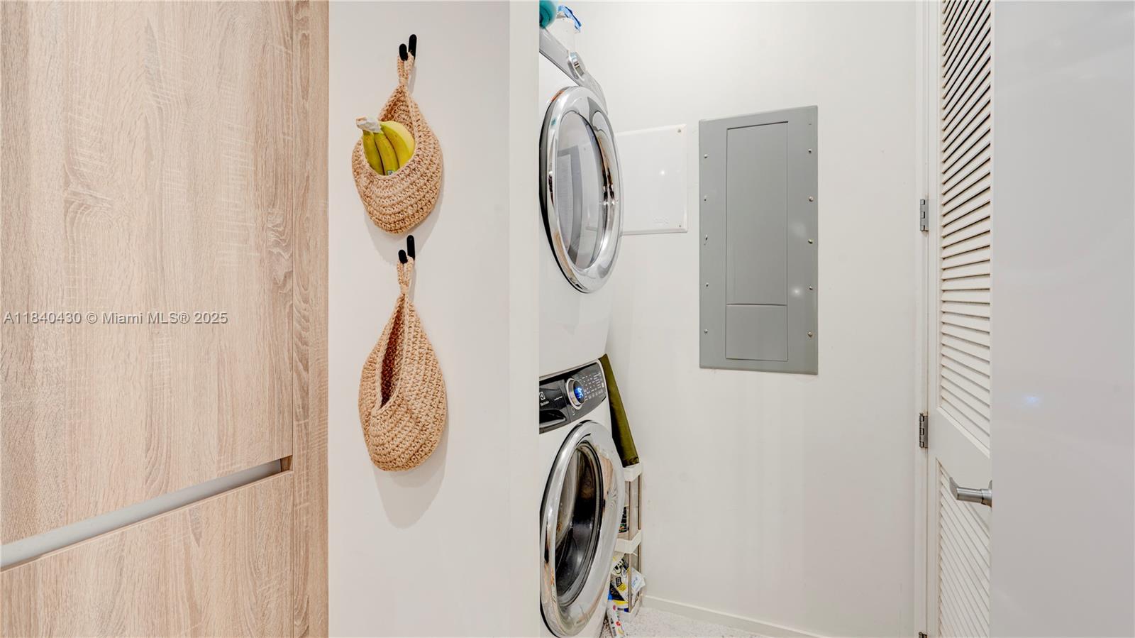 545 SW 11th St #105 Miami, FL 33129