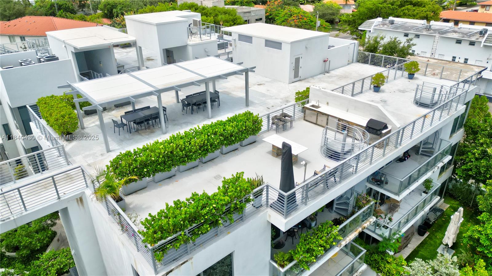 545 SW 11th St #105 Miami, FL 33129