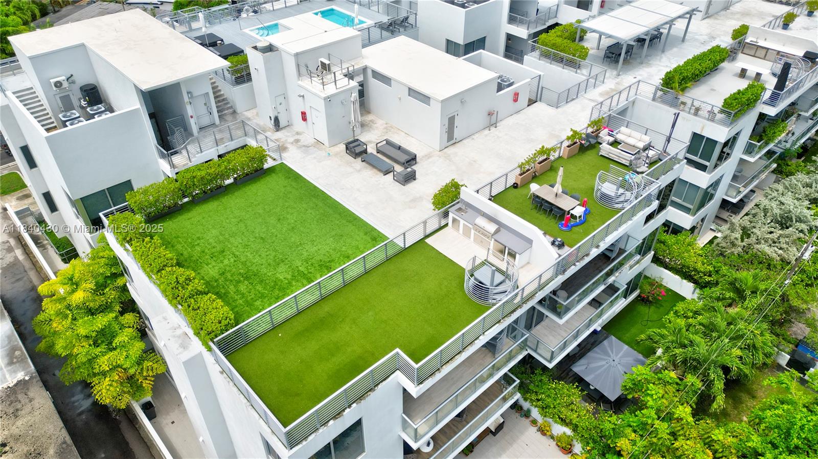 545 SW 11th St #105 Miami, FL 33129