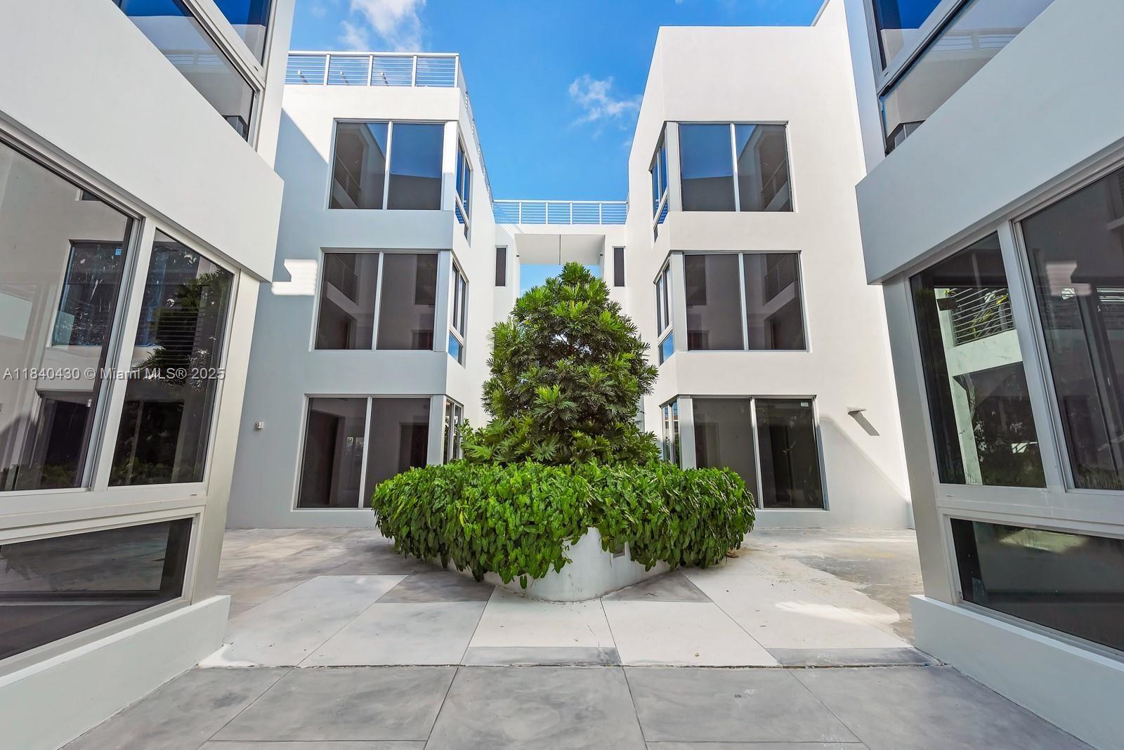 545 SW 11th St #105 Miami, FL 33129