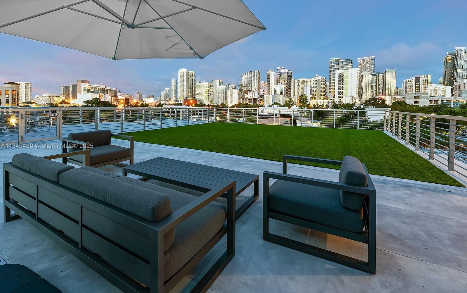 545 SW 11th St #105 Miami, FL 33129