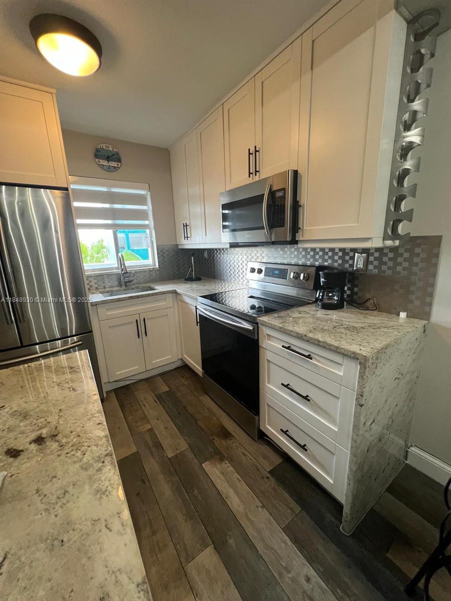 1700 NW N Riv Dr #704