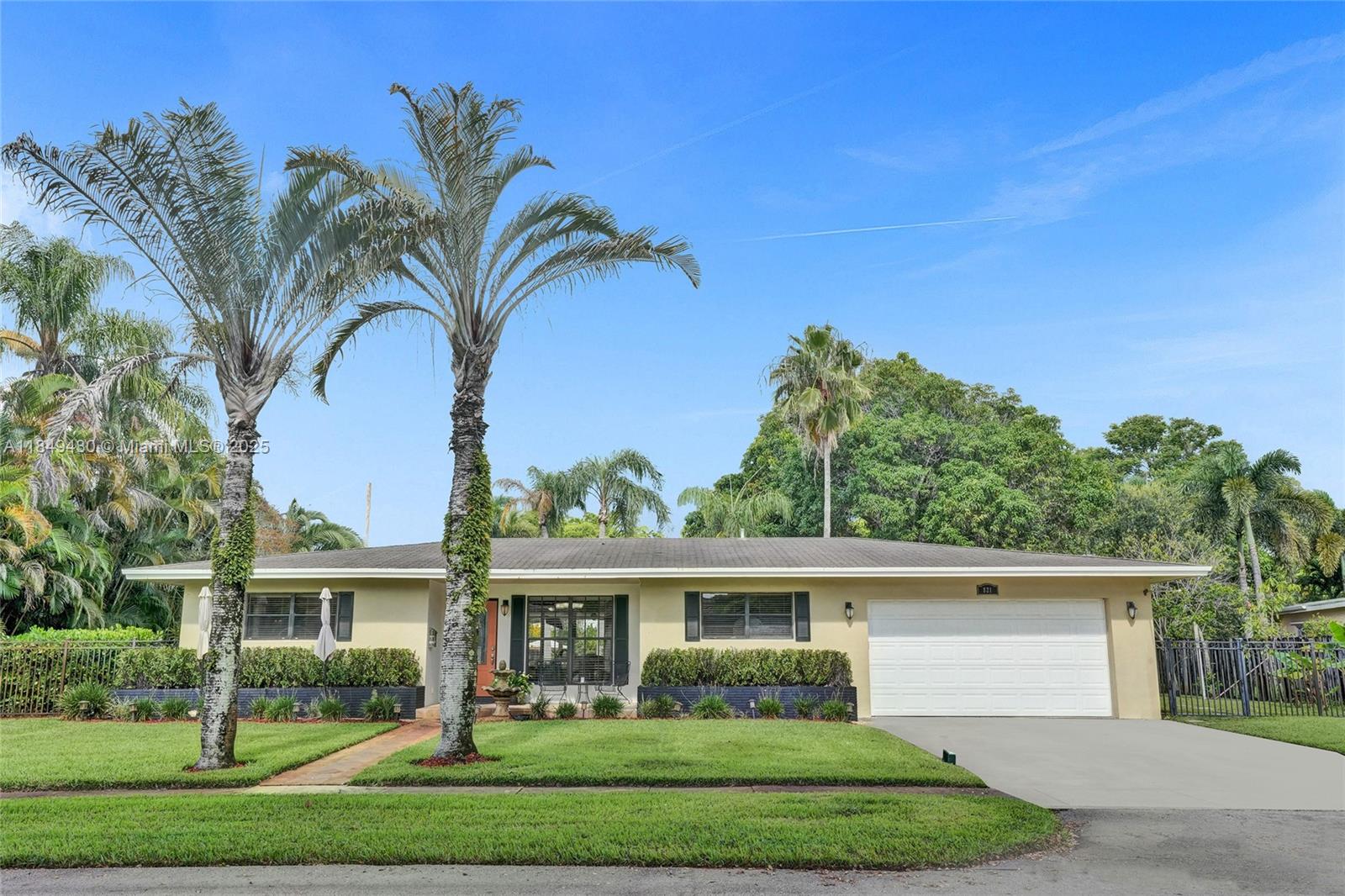 821 Oleander Dr
