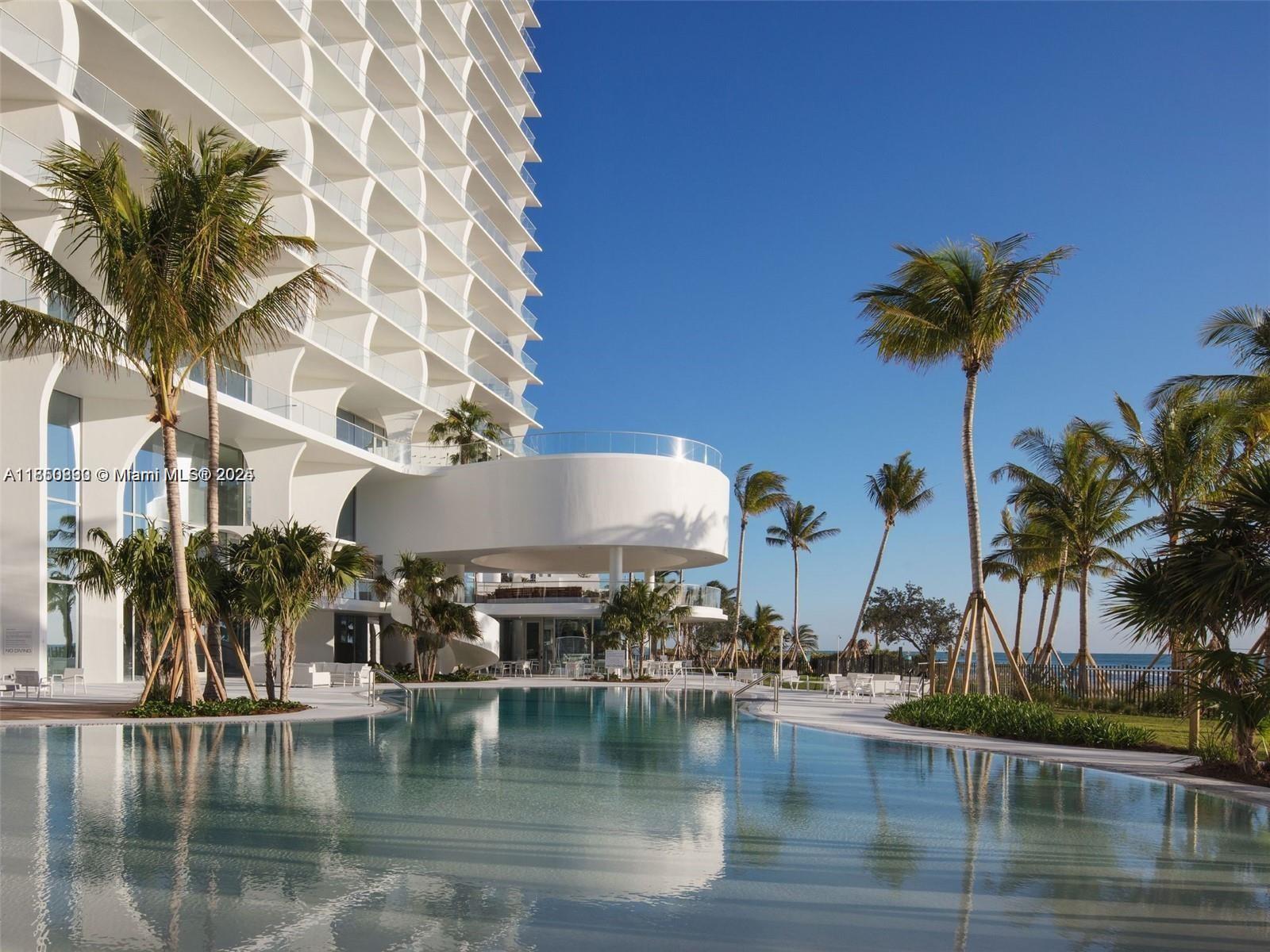 16901 Collins Ave #904