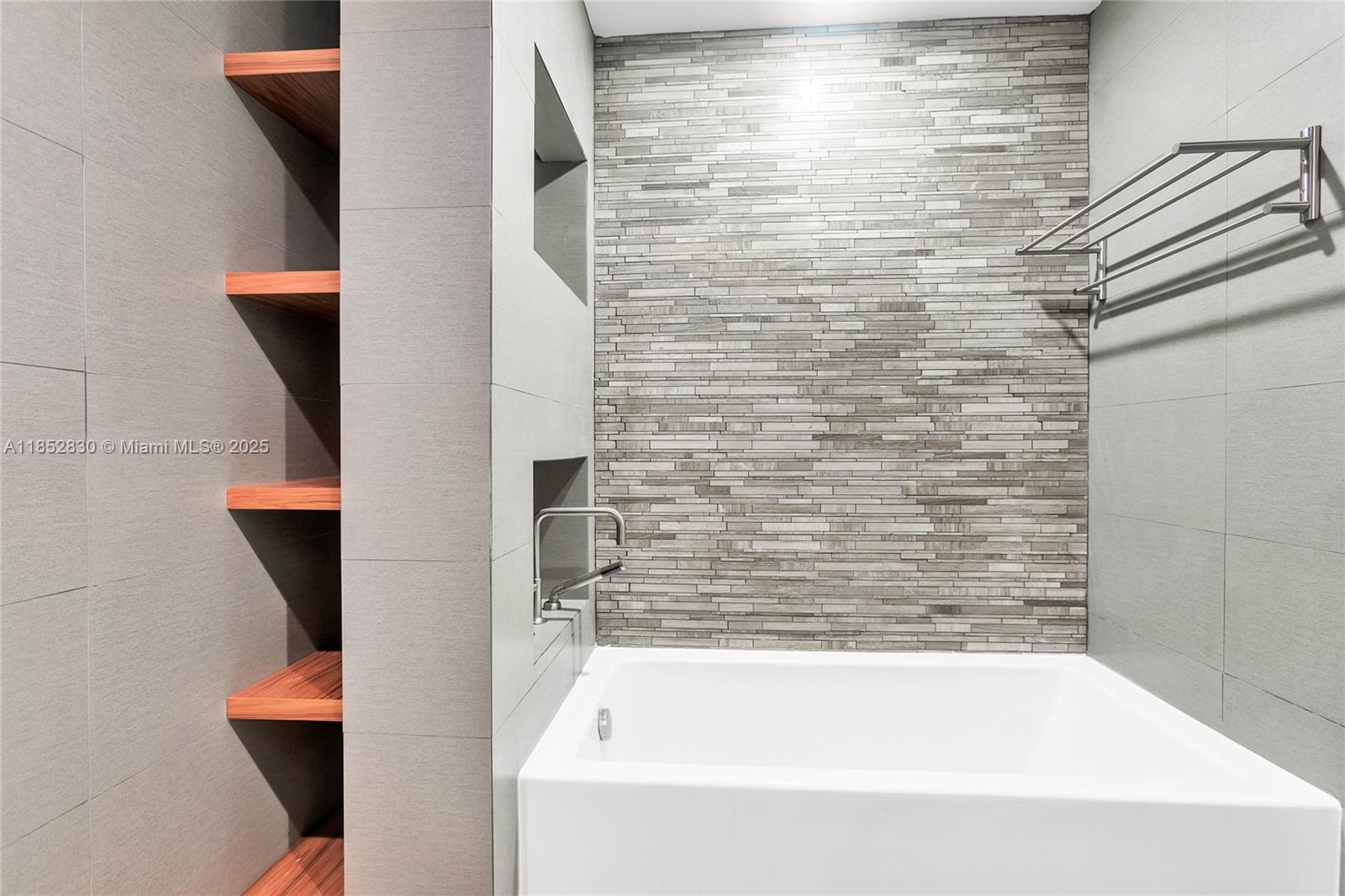 776 NE 74th St Miami, FL 33138