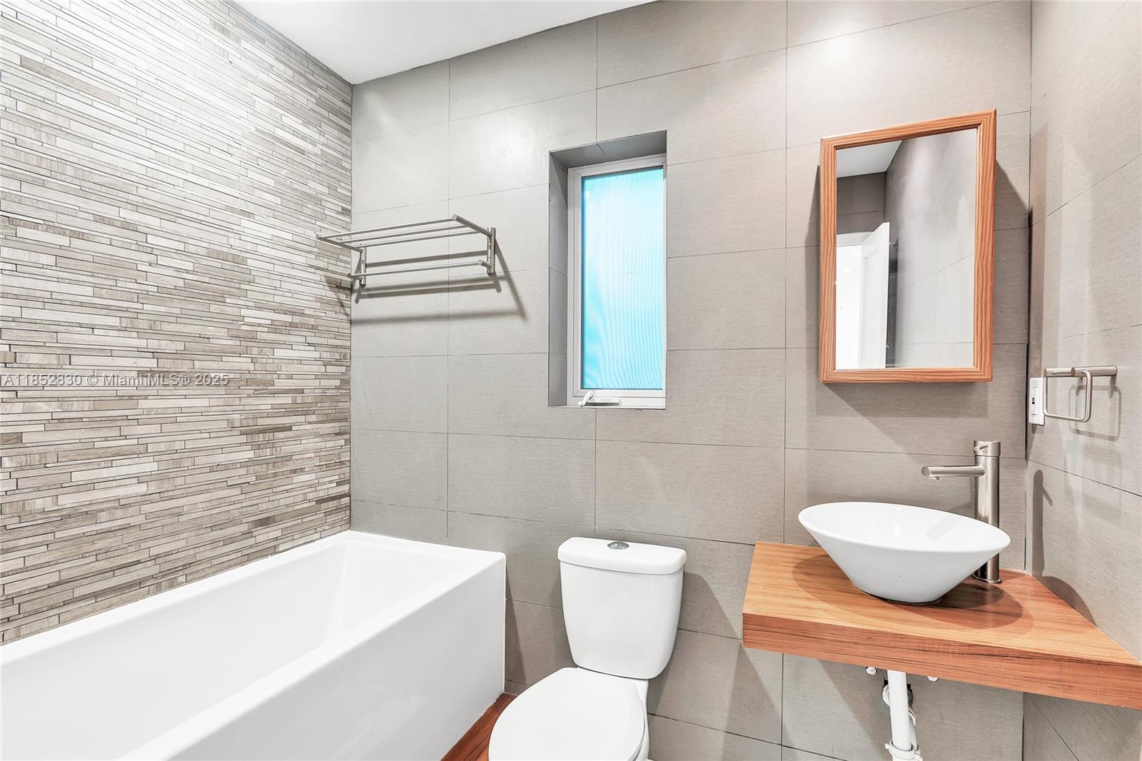 776 NE 74th St Miami, FL 33138