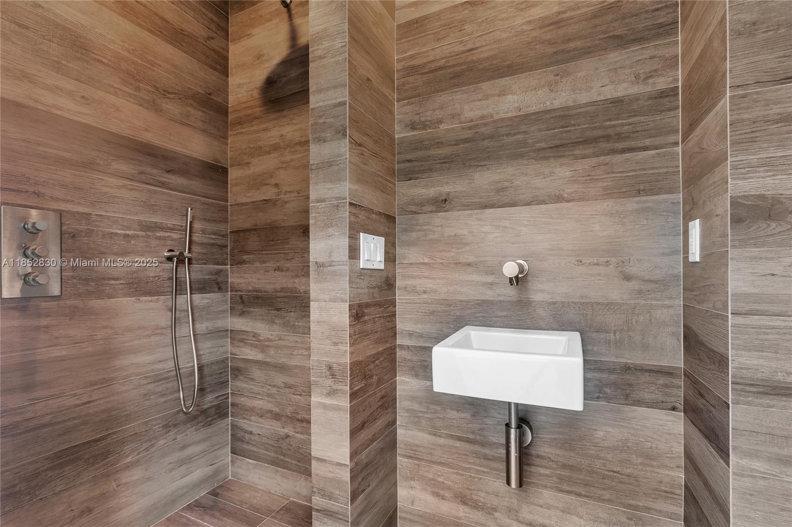 776 NE 74th St Miami, FL 33138