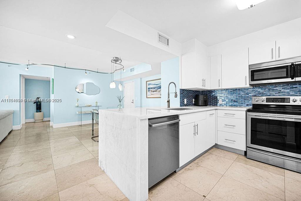 1155 Brickell Bay Dr #2004