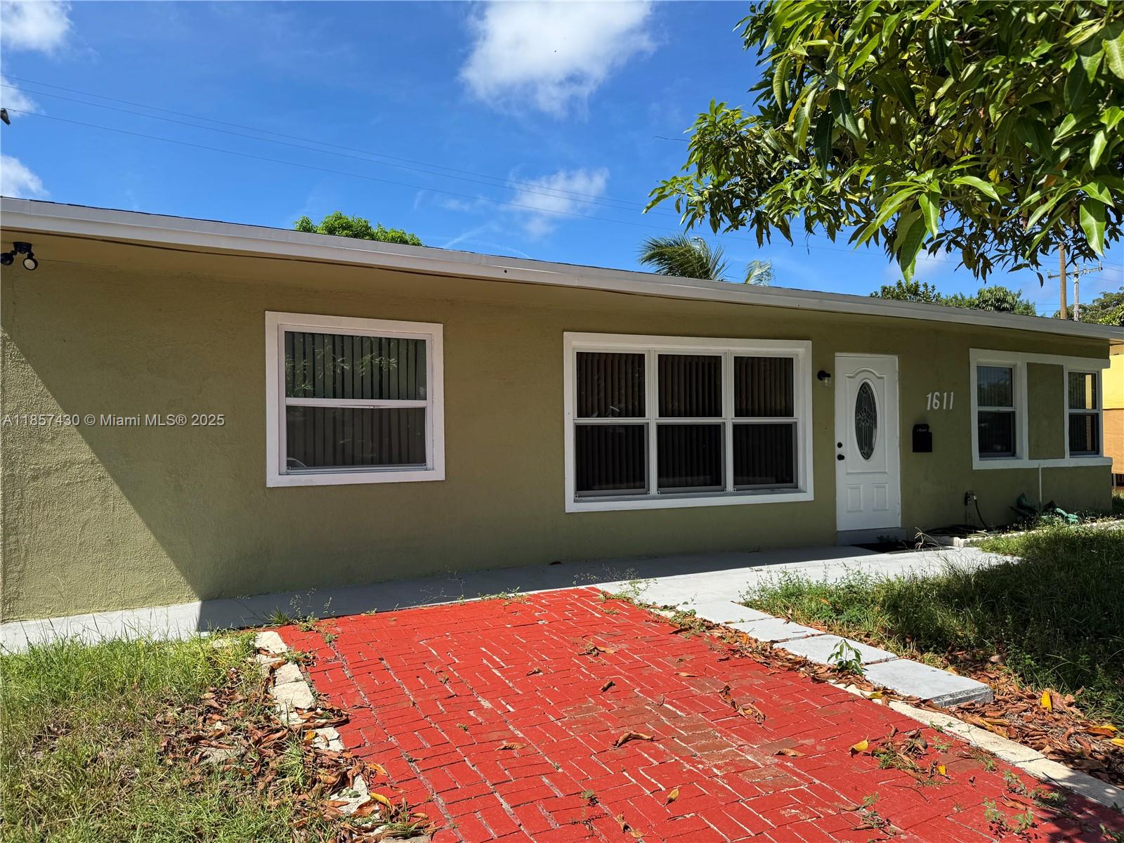 1611 NE 32nd Pl