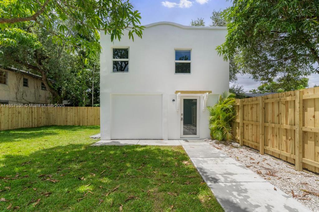 1116 NW 51st Ter #REAR